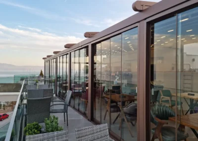 Панорамно остъкление и перголна система за Rooftop ресторант с морска гледка